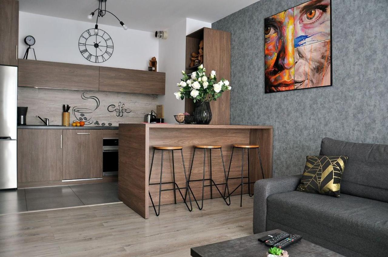 Q Apart Gold-Trzy Pokoje, Manufaktura, Klimatyzacja I Garaz Gratis, Tv Max, Fv, Gwarancja Zadowolenia Łódź Exterior foto